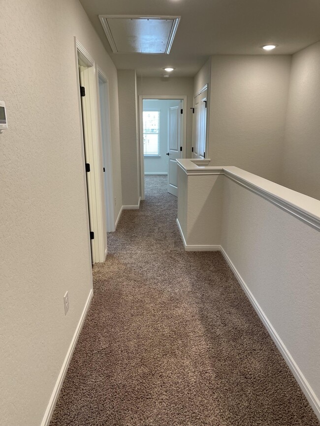 Building Photo - 2202 Sandlewood Cv