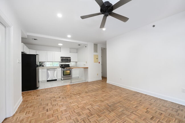 Primary Photo - 84 Bloomfield St
