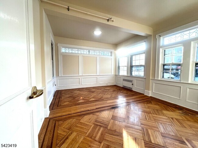 Building Photo - 185 Broad St