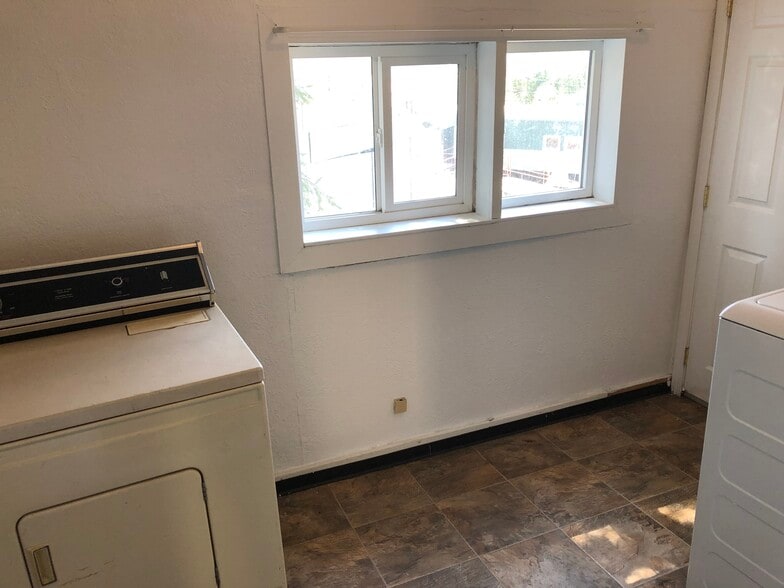 Building Photo - 125 NE Whitman St