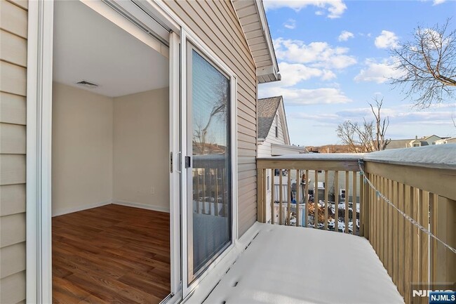 Building Photo - 110 Redwood Ave