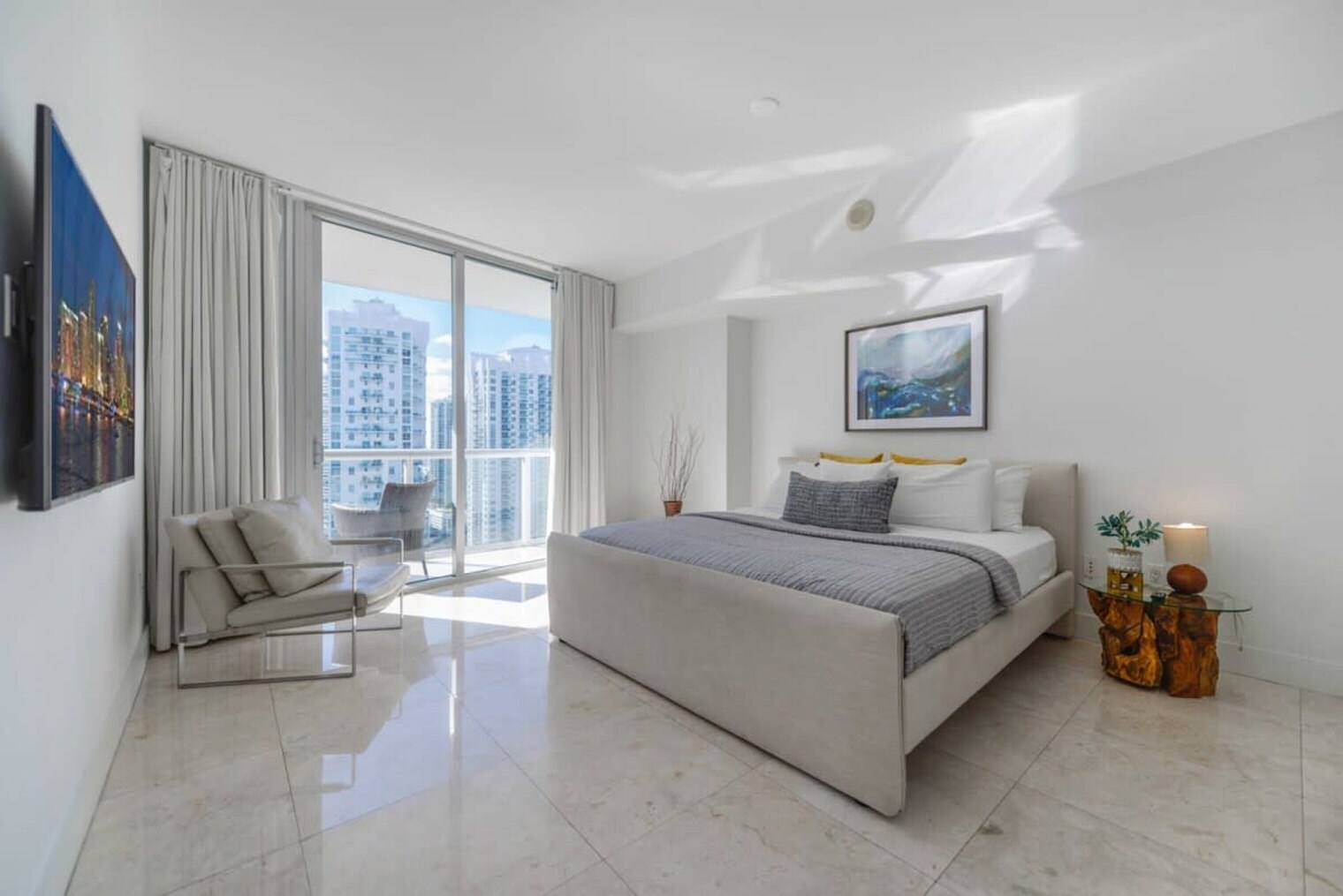 Building Photo - 485 Brickell Ave