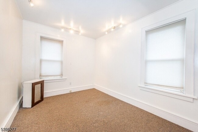 Building Photo - 16 Willet St