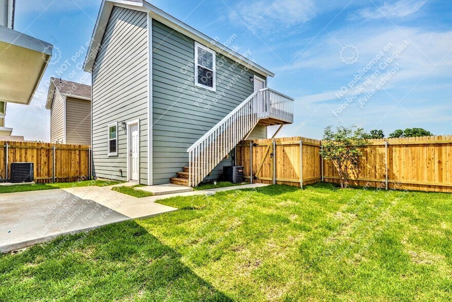 Building Photo - 1628 Arbor Knot Dr
