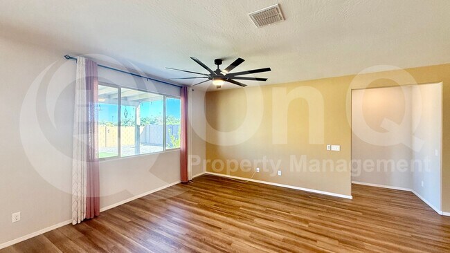 Building Photo - 5215 S 18th Pl