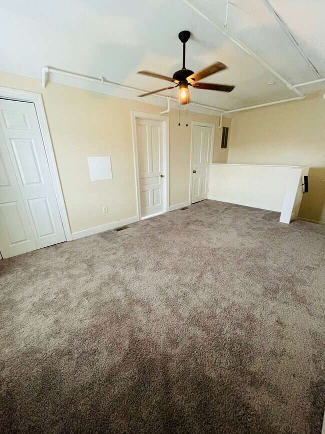 Building Photo - 1731 E Main St