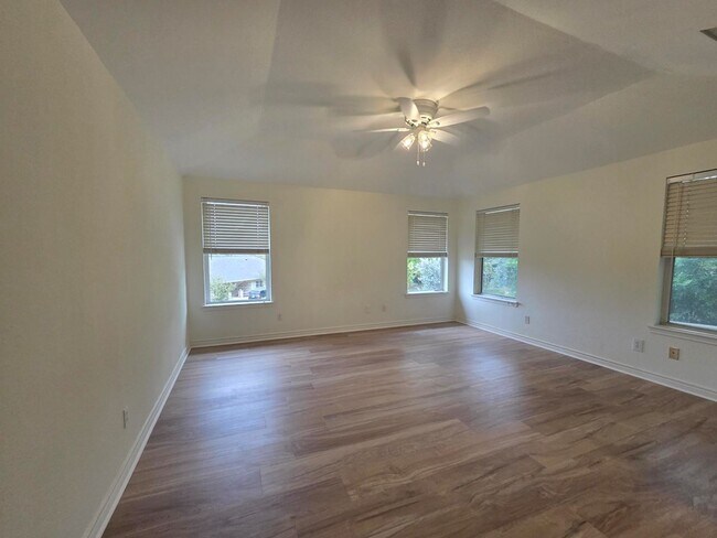 Building Photo - 1303 Malibu Dr