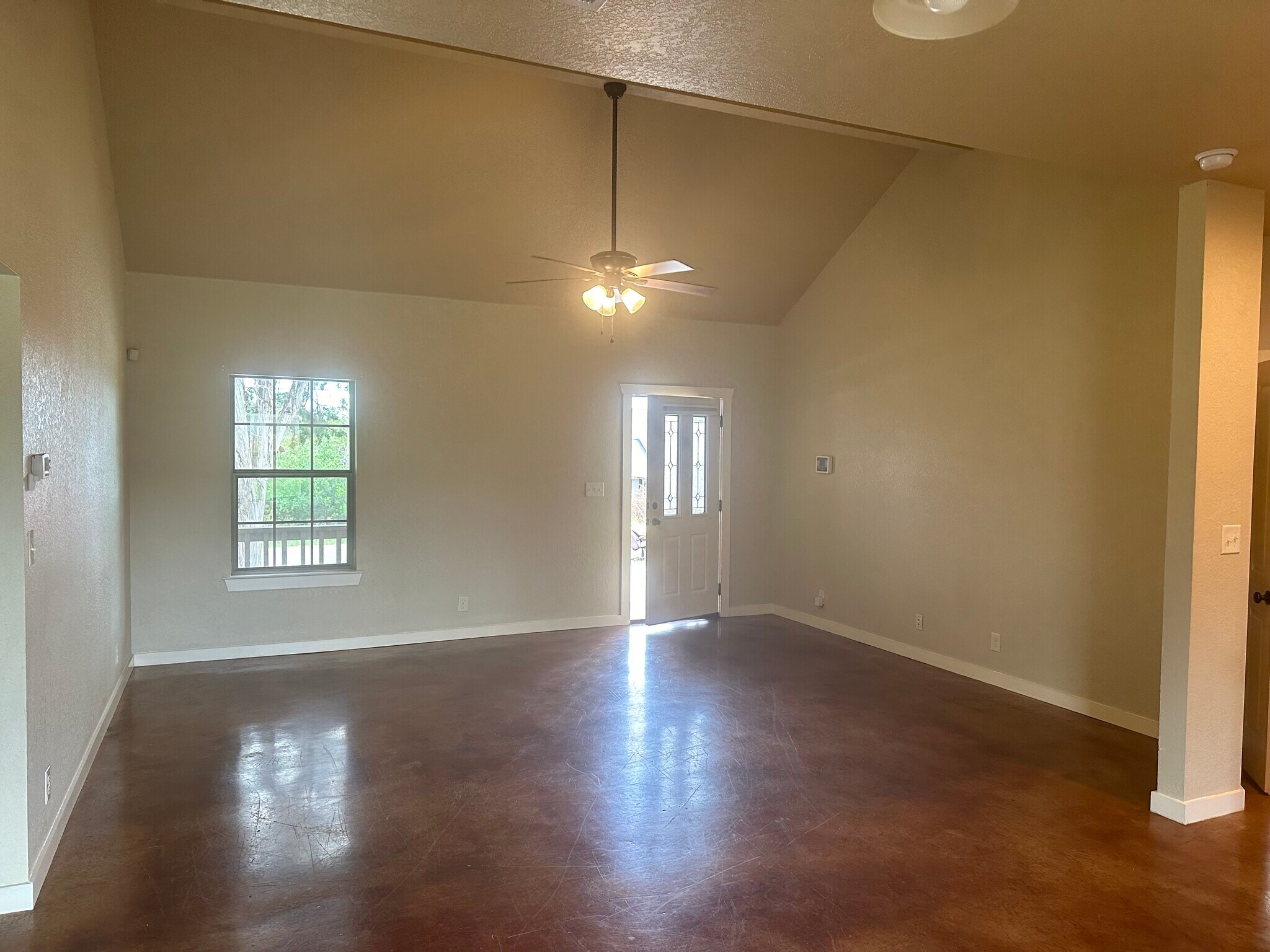 Building Photo - 1005 Live Oak Dr