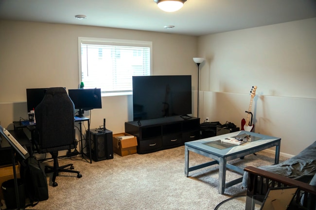 Building Photo - Tobi Lane Twinhome