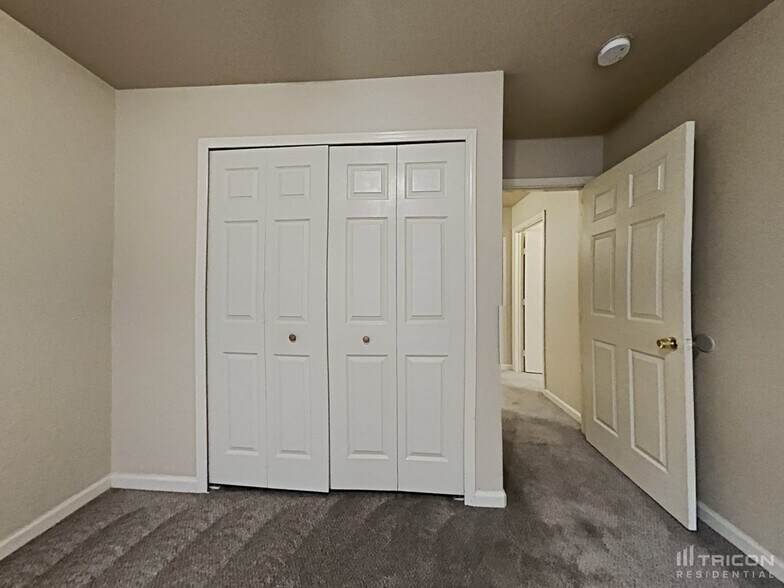 Building Photo - 9722 Spruce Ridge Dr