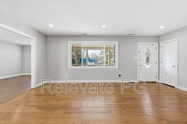 Building Photo - 8410 Yolanda Rd