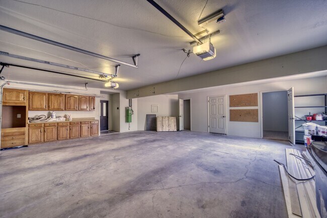 Building Photo - Beauty on Bowstring Drive