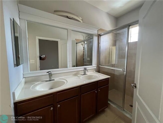 Building Photo - 9428 SW Merlin Ct