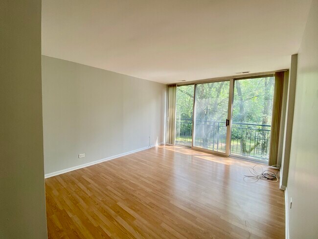 Building Photo - 5810 Oakwood Dr
