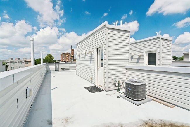 Building Photo - Modern 3-Bedroom Rental with Private Rooft...