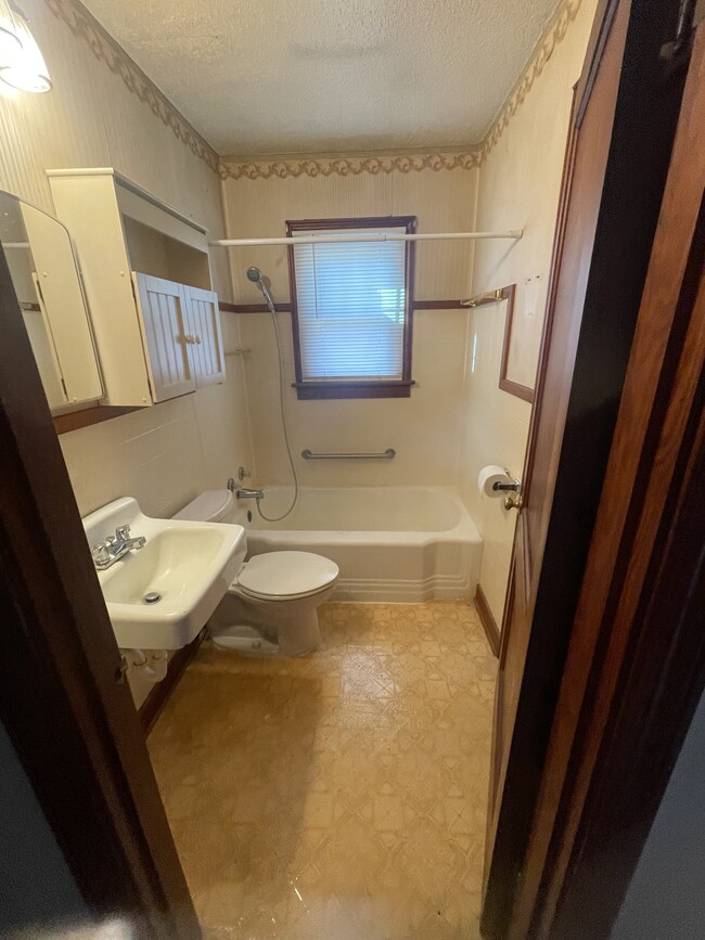 Bathroom - 106 Courtland St