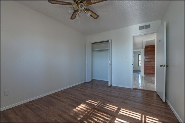 Building Photo - 6622 Dawn Dr