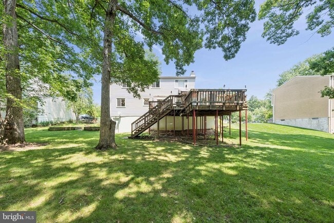 Building Photo - 115 S Dickenson Ave