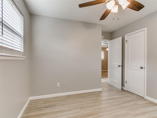 Building Photo - 202 Thompson Dr