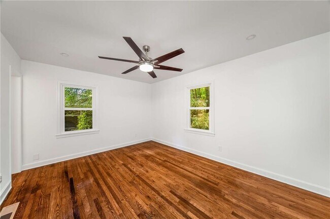 Building Photo - 1774 Laurelwood Dr SW