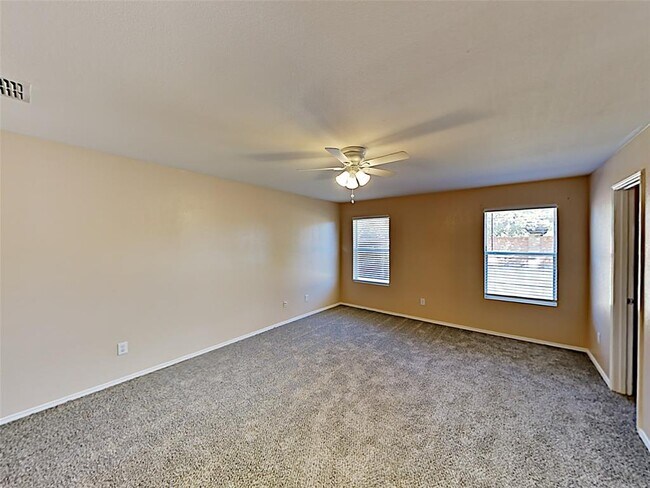 Building Photo - 1128 Maplewood Ln