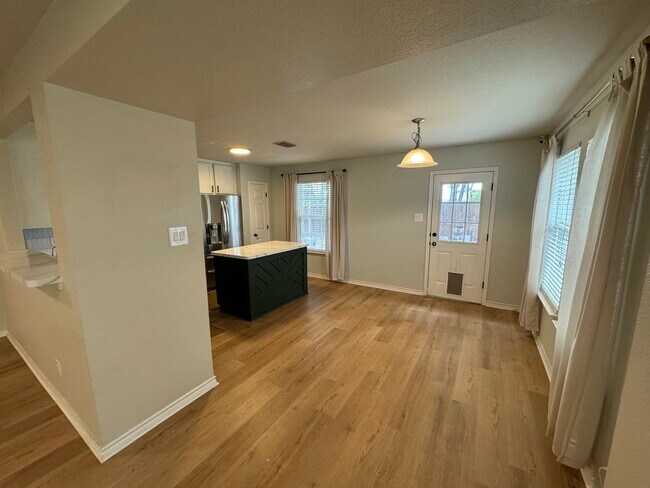 Building Photo - 1600 Knight Trail