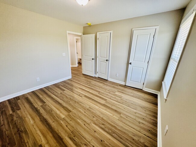 Building Photo - 3935 Mickey Ln