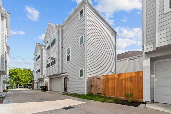 Primary Photo - 623 Link Rd