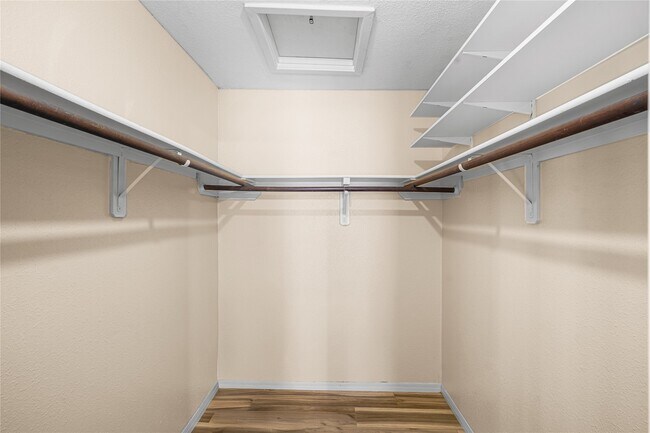 Building Photo - 1818 Augusta Dr