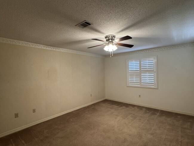 Building Photo - 806 Regatta Cir