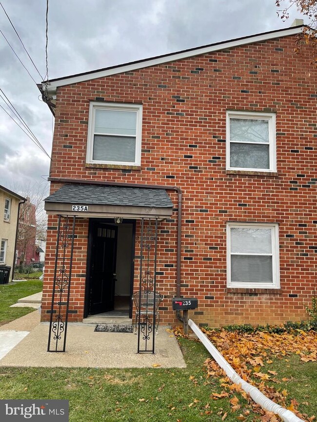 Primary Photo - 235 Roesch Ave