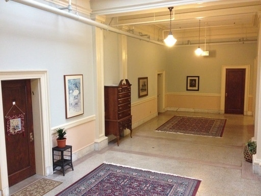 Building Photo - UPSCALE 2-BEDROOM WITH PRIVATE BALCONY!