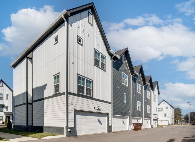 Building Photo - Madison new construction in gated community, pet friendly, 2 car garage