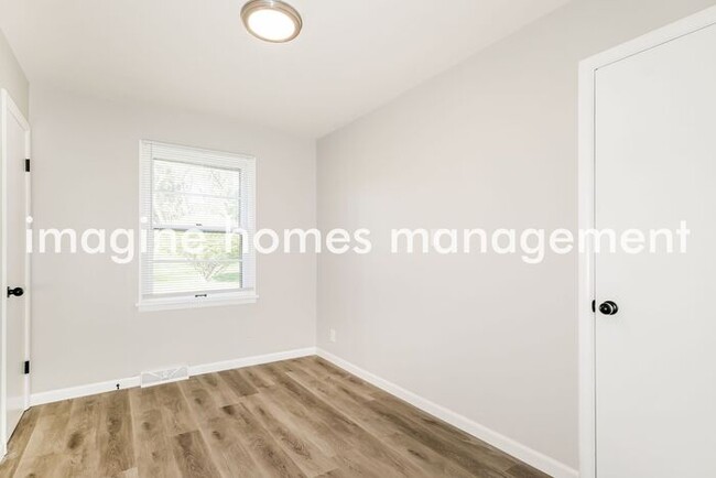 Building Photo - 307 Essen Ln