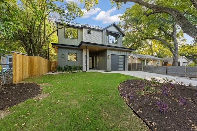 Building Photo - 407 El Paso St