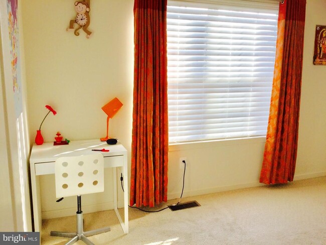 Building Photo - 42258 Castle Ridge Square