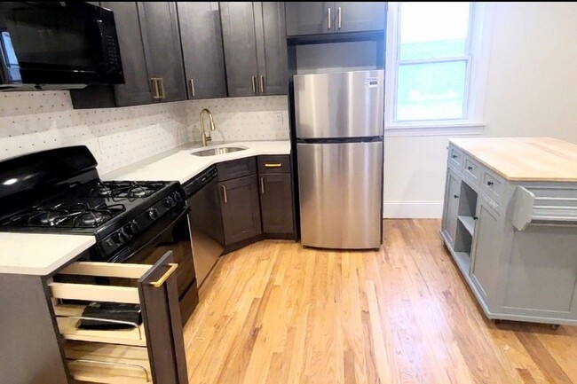 Building Photo - 35 Pangborn Pl