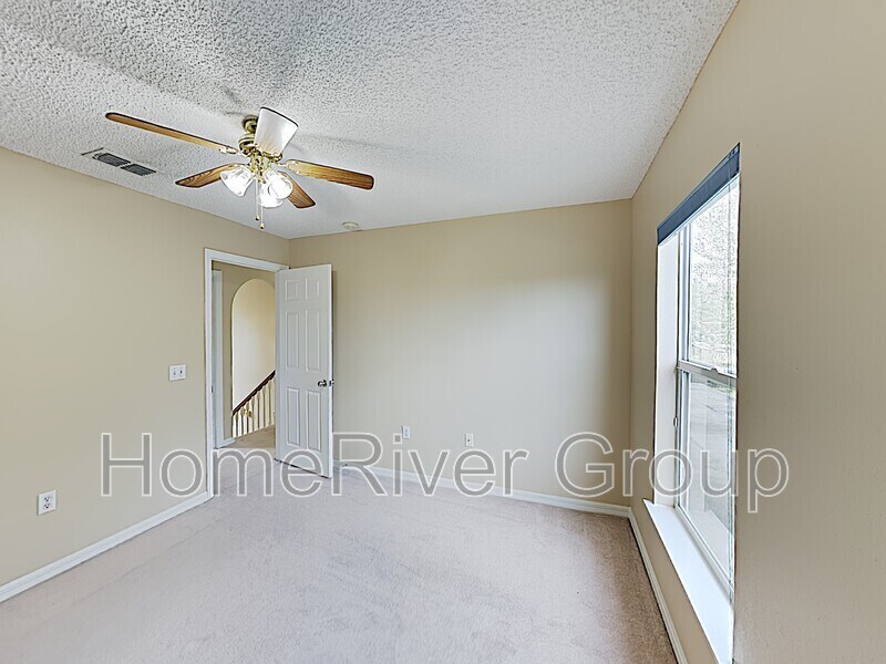 Building Photo - 2215 Canopy Dr