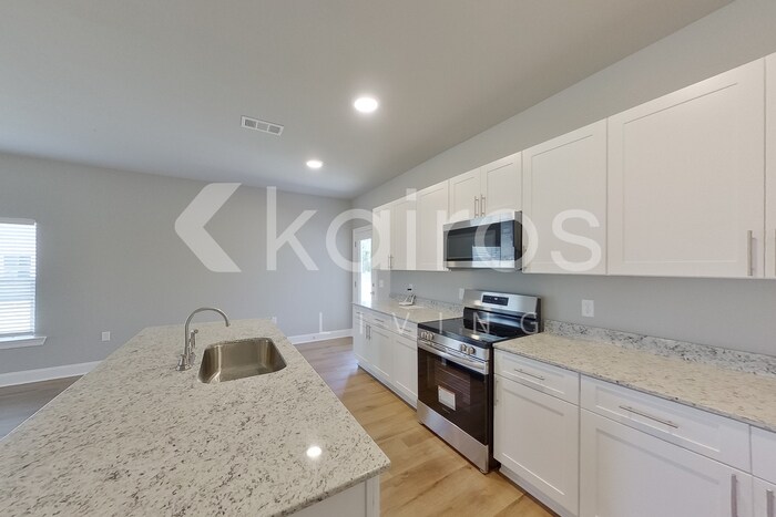 Building Photo - 13757 Pinyon Dr