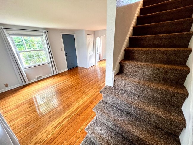 Building Photo - Sewickley - 3 Bedroom 2 Bathroom - Charmin...