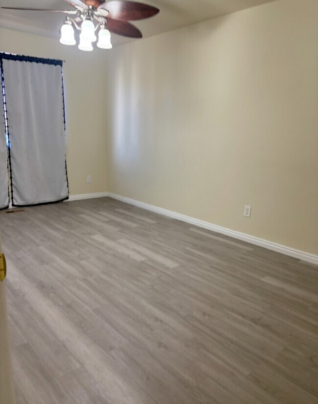 Building Photo - 6189 Dewdrops Dr