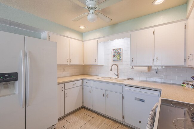 Building Photo - Central Single Family Home