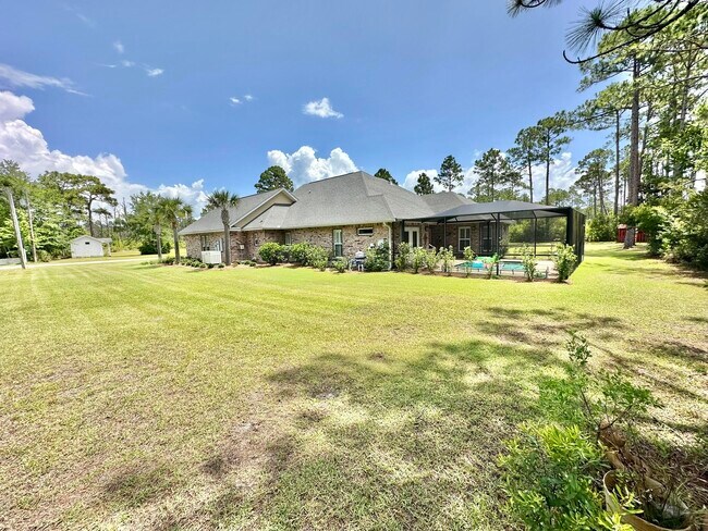 Building Photo - 206 E Pinehurst Dr