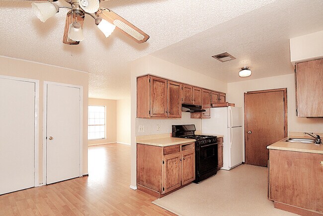 Building Photo - 11473 Jim Ferriell Dr