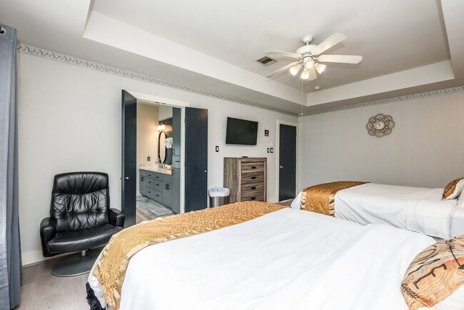 Building Photo - 9715 Riddlewood Ln