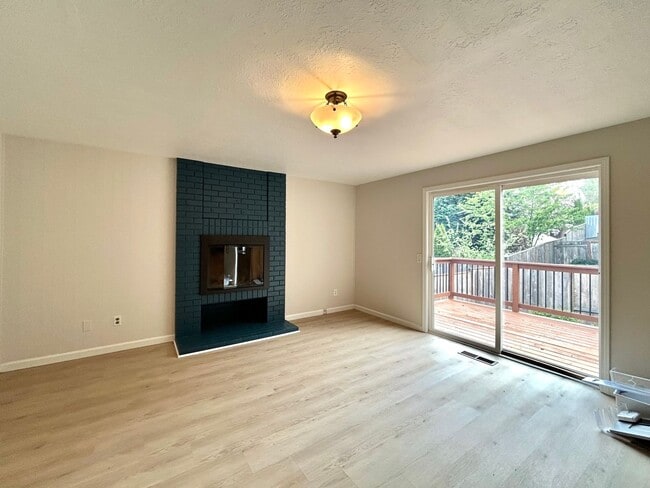 Building Photo - Beautiful 4BD Home | Fireplace, Fenced Backyard, Deck, Garage & A/C