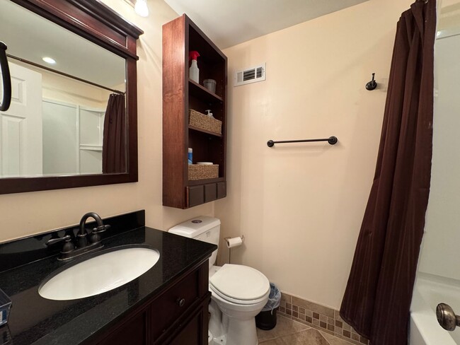Building Photo - Fantastic 5 Bed 5.5 Bath Single Family Hom...