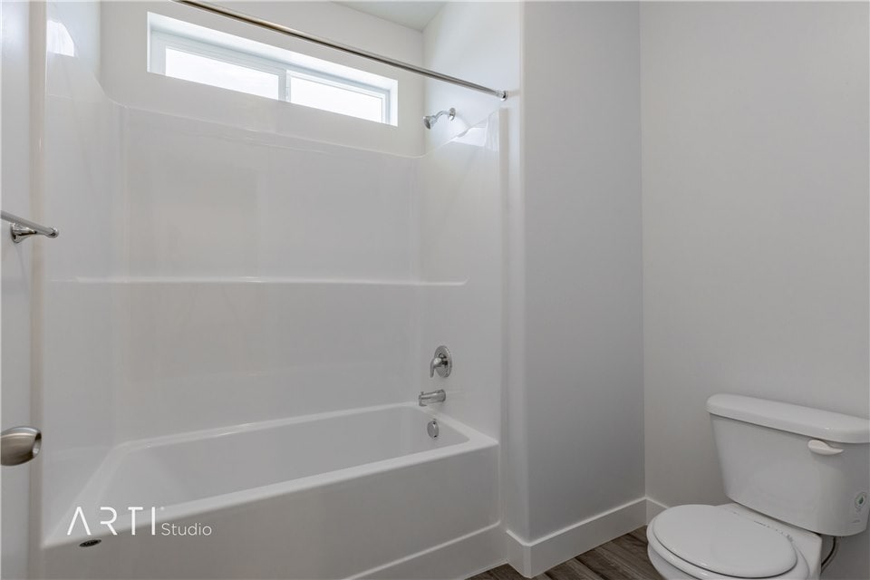 Bath 2 - 1813 W Newcastle Ln