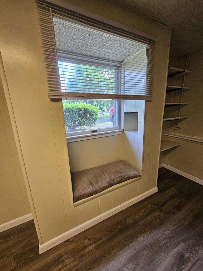 Building Photo - 100 Kuhns Ln