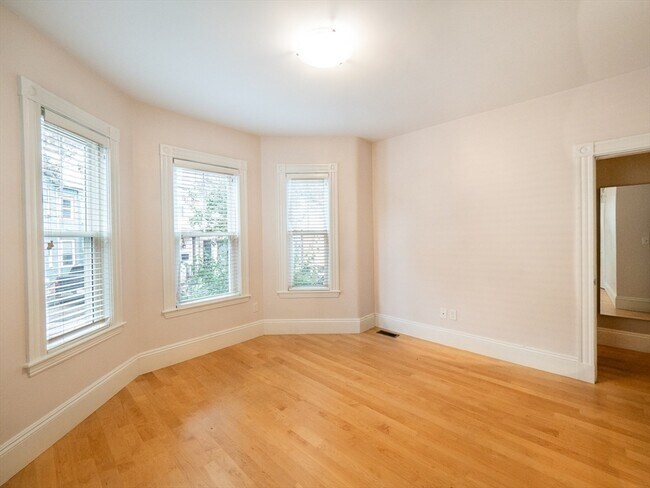 Building Photo - 24 Hall St